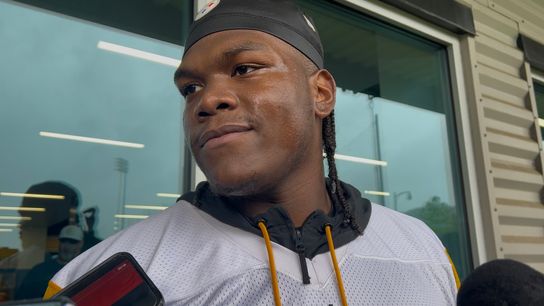 Jones embracing switch back to left tackle taken on the South Side (Top story). Photo by CHRIS HALICKE / DKPS